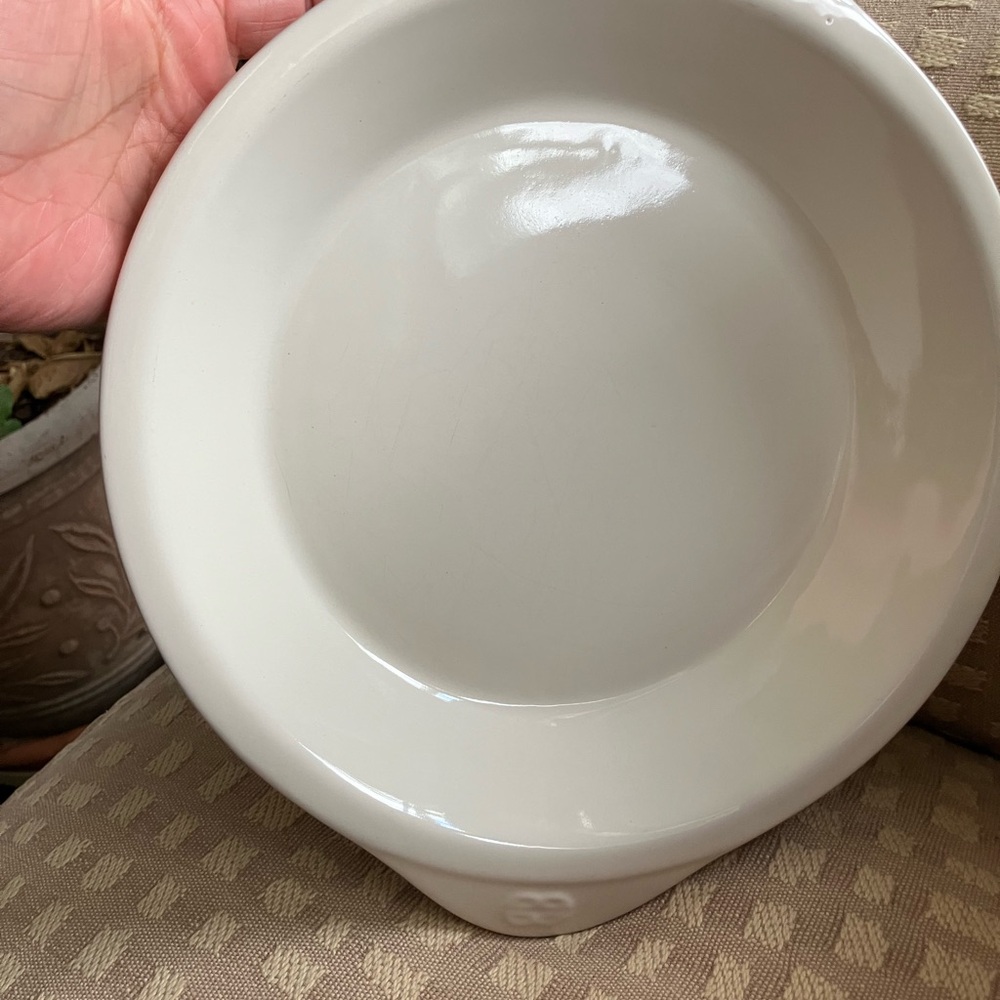 Calphalon off-White 9inch Ceramic pie pan/Serving Dish with Handles - Picture 8 of 16